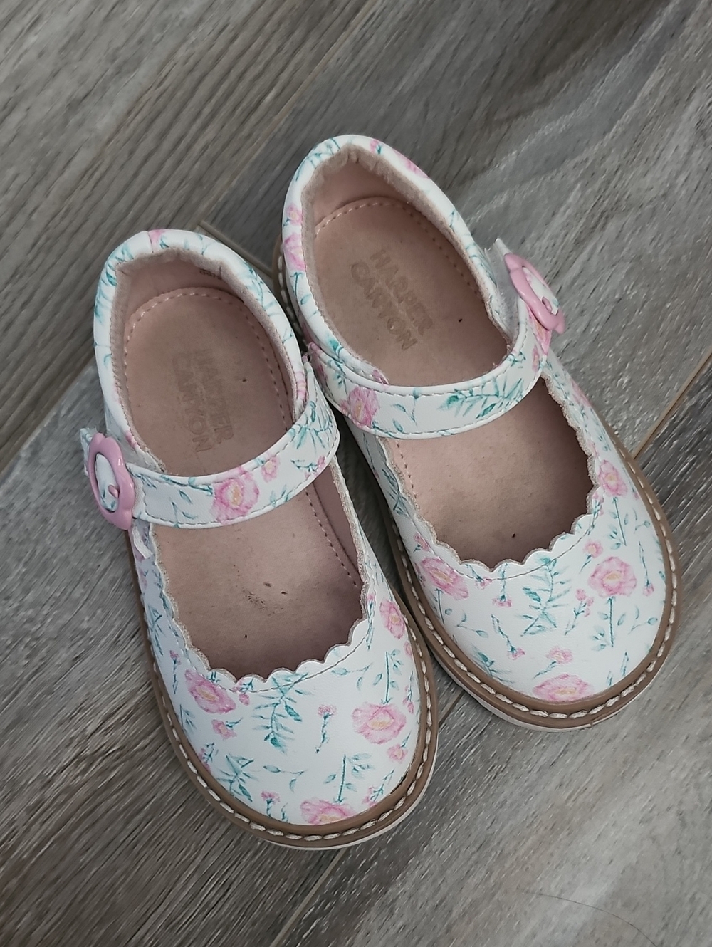 Harper Canyon White Floral Shoes Size 7